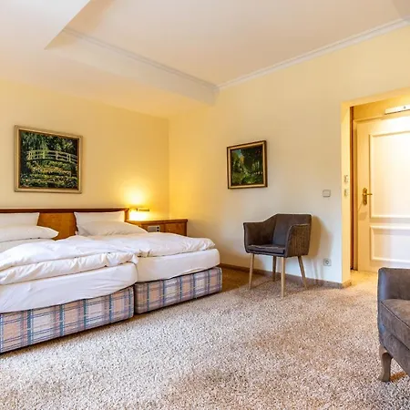 Hammerschmiede 4*