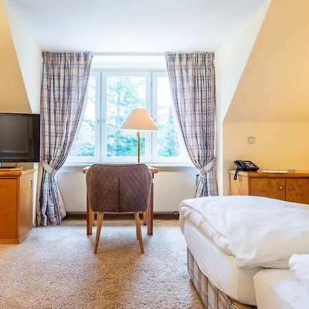 Hammerschmiede 4*